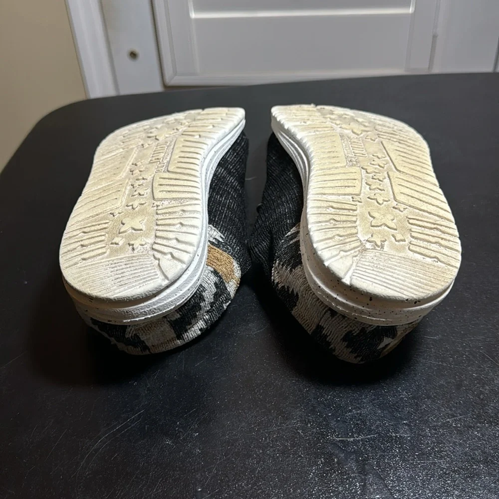 HEY Dude Wendy aztec  size 9 slipon loafer sneakers